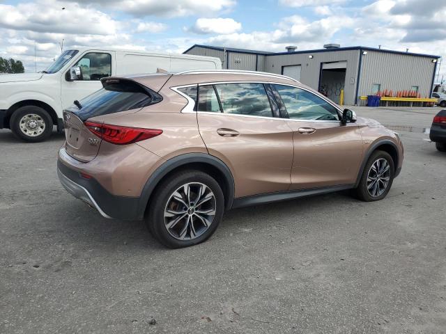 SJKCH5CR2HA037955 - 2017 INFINITI QX30 BASE 棕色 照片 3