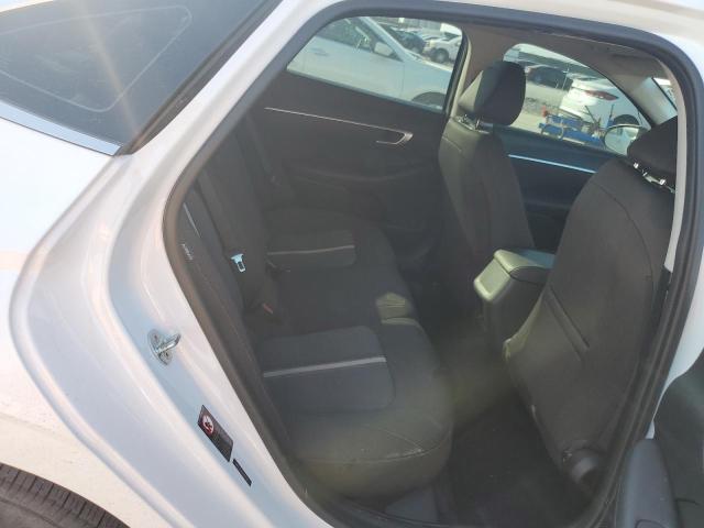 5NPEG4JA3MH112431 - 2021 HYUNDAI SONATA SE WHITE photo 10