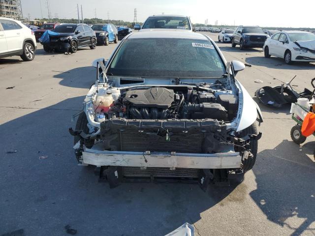 5NPEG4JA3MH112431 - 2021 HYUNDAI SONATA SE WHITE photo 5