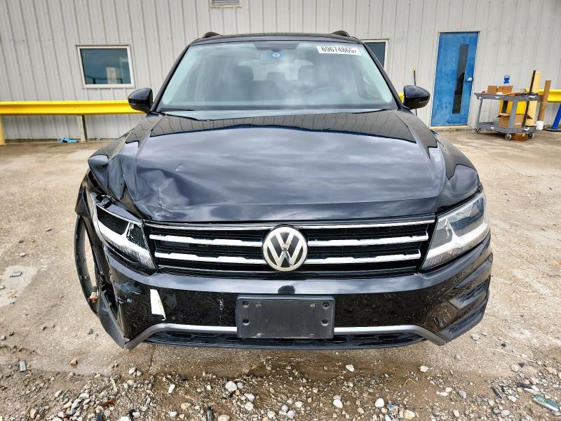 3VV3B7AX2JM182490 - 2018 VOLKSWAGEN TIGUAN SE BLACK photo 5