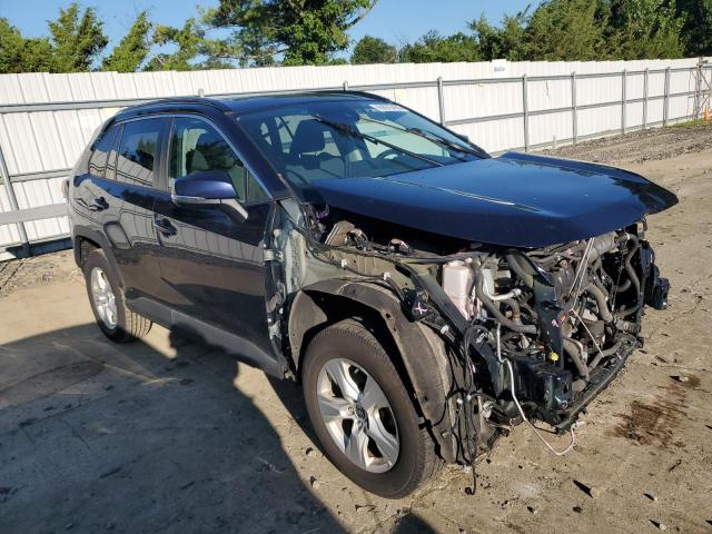 2T3R6RFV3MW016112 - 2021 TOYOTA RAV4 XLE BLUE photo 4