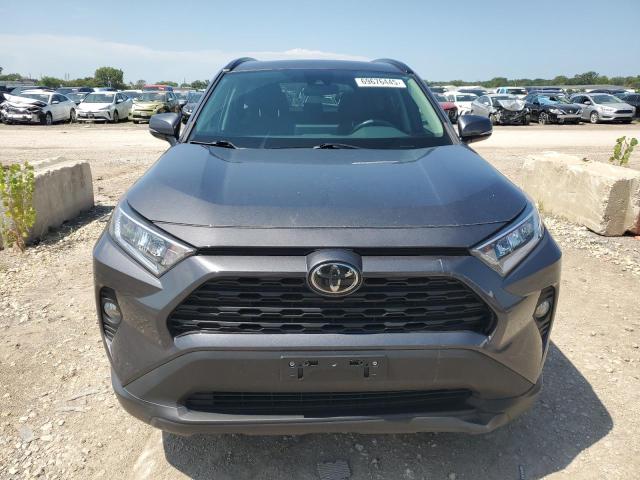 2T3P1RFV8KW054843 - 2019 TOYOTA RAV4 XLE GRAY photo 5