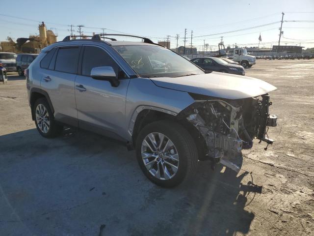 2T3A1RFV0MC217530 - 2021 TOYOTA RAV4 XLE PREMIUM SILVER photo 4