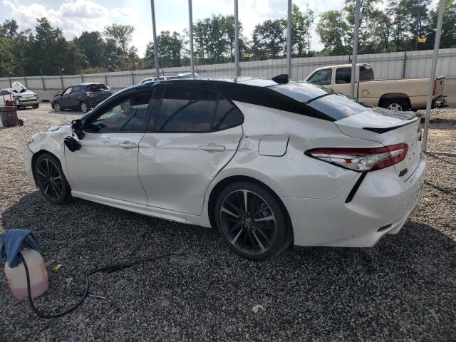 4T1B61HK0JU027305 - 2018 TOYOTA CAMRY XSE WHITE photo 2