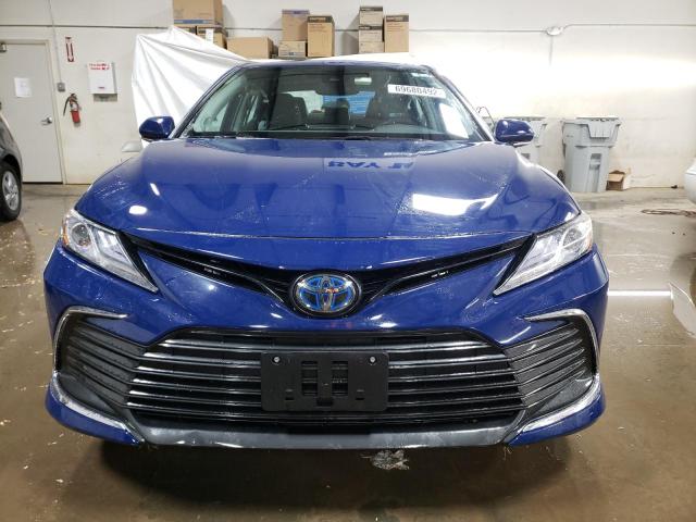 4T1F31AK9PU045878 - 2023 TOYOTA CAMRY HYBR XLE BLUE photo 5