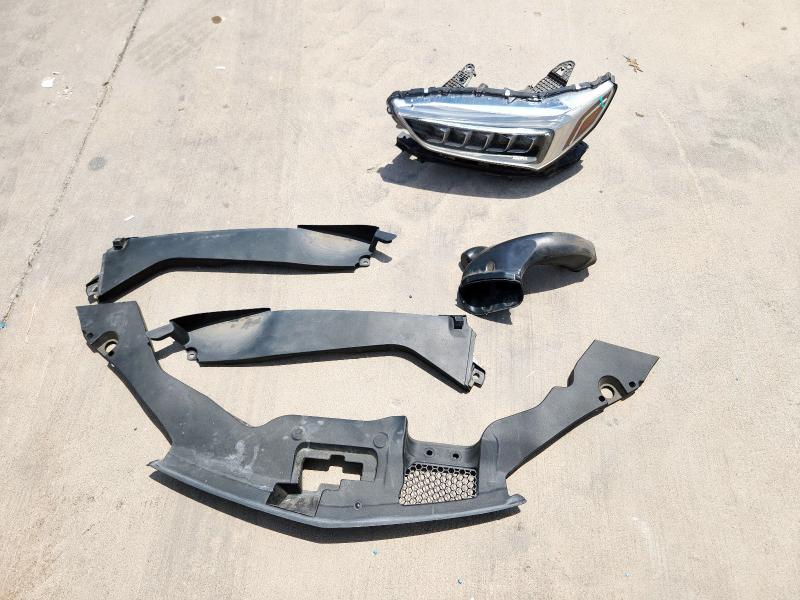 19UUB2F37JA010580 - 2018 ACURA TLX WHITE photo 12