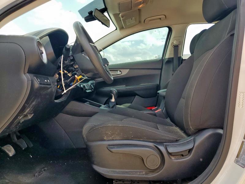 3KPF24AD7KE110292 - 2019 KIA FORTE FE WHITE photo 7