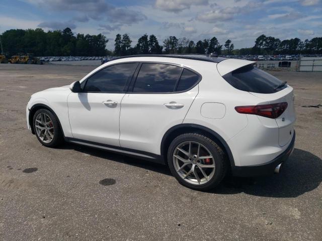 ZASFAKNN5J7C15977 - 2018 ALFA ROMEO STELVIO TI SPORT WHITE photo 2