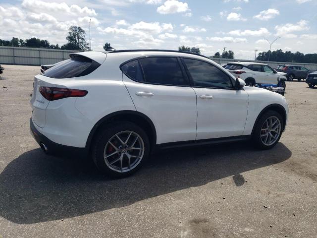 ZASFAKNN5J7C15977 - 2018 ALFA ROMEO STELVIO TI SPORT WHITE photo 3