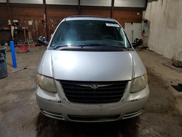 1C4GP45RX5B324206 - 2005 CHRYSLER TOWN & COU ვერცხლისფერი ფოტო 5