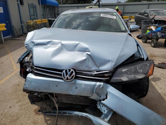 1VWBH7A3XCC103560 - 2012 VOLKSWAGEN PASSAT SE BLUE photo 5