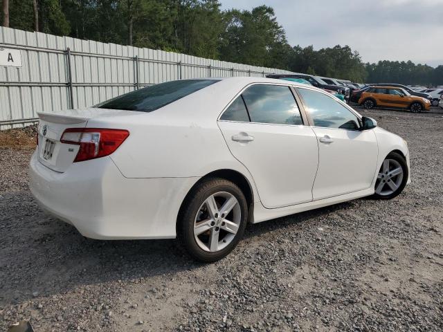 4T1BF1FKXCU530877 - 2012 TOYOTA CAMRY BASE Weiß Foto 3