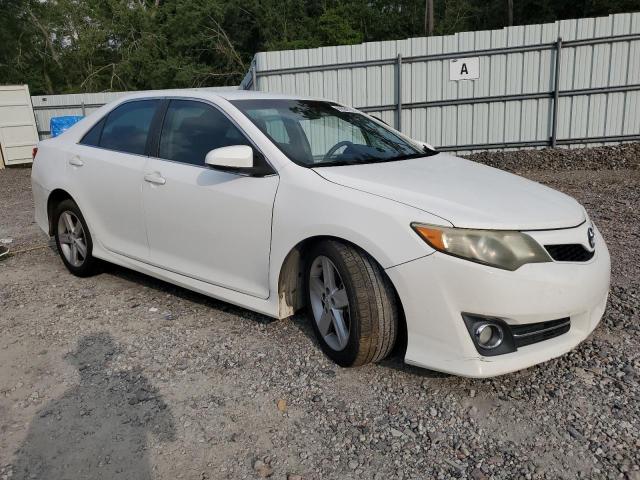 4T1BF1FKXCU530877 - 2012 TOYOTA CAMRY BASE Weiß Foto 4