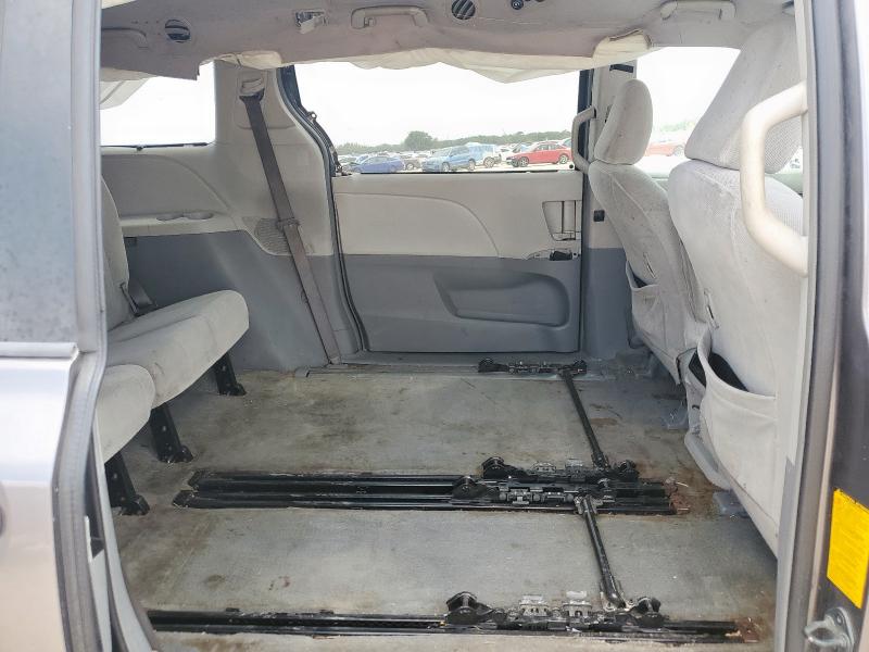 5TDKK3DC6BS116246 - 2011 TOYOTA SIENNA LE ნაცრისფერი ფოტო 11