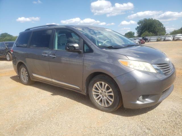 5TDYK3DC6CS194635 - 2012 TOYOTA SIENNA XLE GRAY photo 4