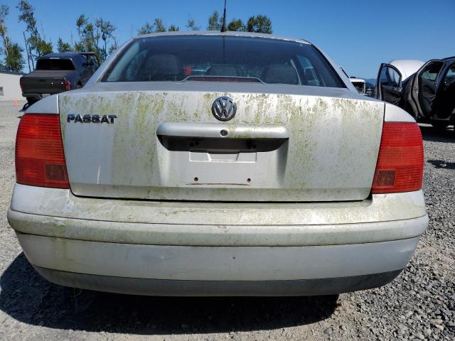 WVWAC63B31P008825 - 2001 VOLKSWAGEN PASSAT GLS SILVER photo 6