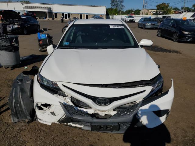 4T1B11HKXJU093102 - 2018 TOYOTA CAMRY L 白色 照片 5