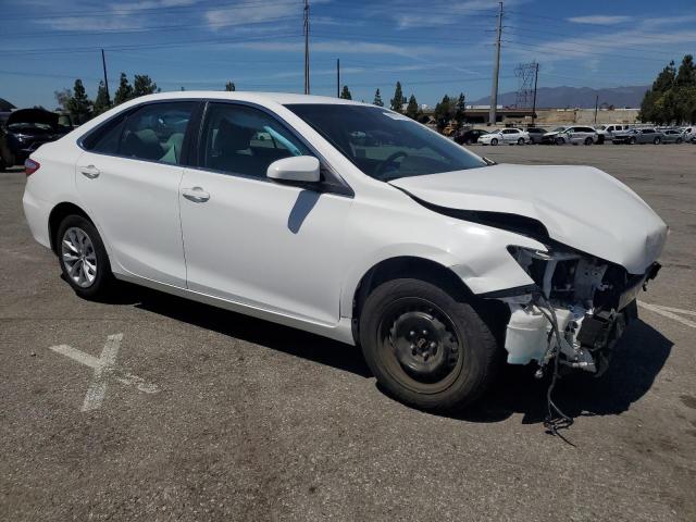 4T4BF1FKXFR502555 - 2015 TOYOTA CAMRY LE WHITE photo 4