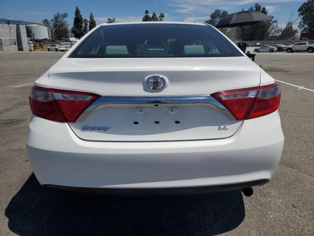 4T4BF1FKXFR502555 - 2015 TOYOTA CAMRY LE WHITE photo 6