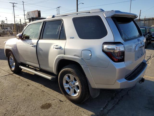 JTEZU5JR9J5165826 - 2018 TOYOTA 4RUNNER SR5 SILVER photo 2