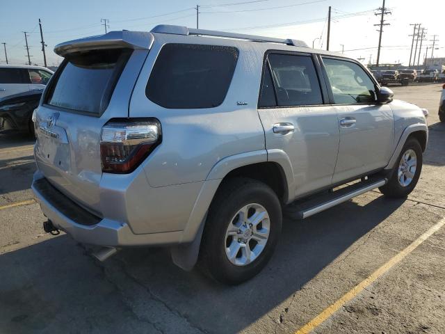 JTEZU5JR9J5165826 - 2018 TOYOTA 4RUNNER SR5 SILVER photo 3
