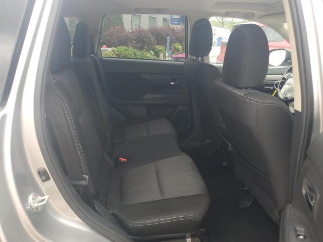 JA4AZ3A39JJ005904 - 2018 MITSUBISHI OUTLANDER SE SILVER photo 11