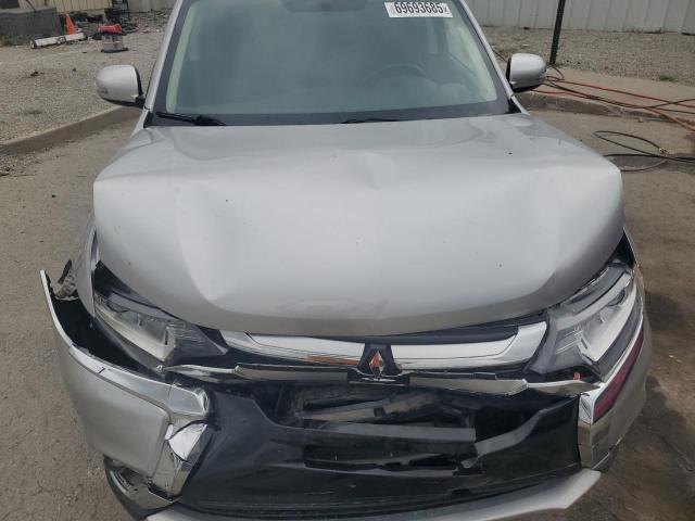 JA4AZ3A39JJ005904 - 2018 MITSUBISHI OUTLANDER SE SILVER photo 12