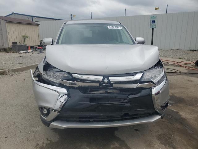 JA4AZ3A39JJ005904 - 2018 MITSUBISHI OUTLANDER SE SILVER photo 5