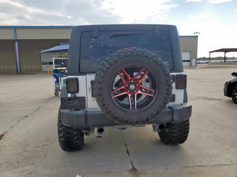 1C4BJWDG3GL242256 - 2016 JEEP WRANGLER UNLIMITED SPORT WHITE photo 6