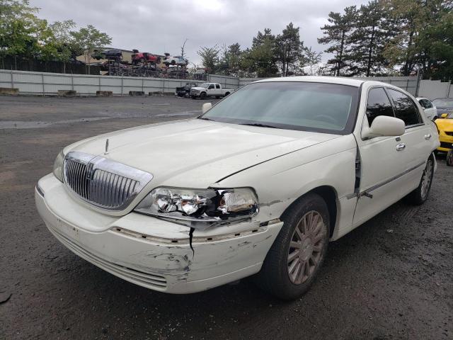 1LNHM81W13Y685460 - 2003 LINCOLN TOWN CAR EXECUTIVE WHITE photo 1