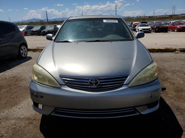 JTDBF30K750162371 - 2005 TOYOTA CAMRY LE 银色 照片 5
