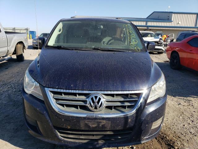 2C4RVABG7CR217645 - 2012 VOLKSWAGEN ROUTAN SE BLUE photo 5