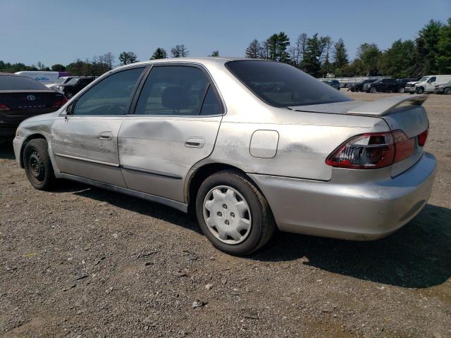 1HGCG564XWA099642 - 1998 HONDA ACCORD LX SILVER photo 2