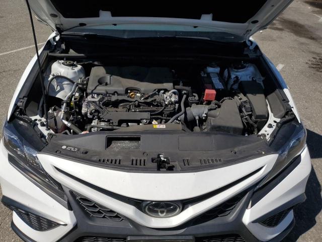 4T1T11AK9PU164796 - 2023 TOYOTA CAMRY SE NIGHT SHADE WHITE photo 11