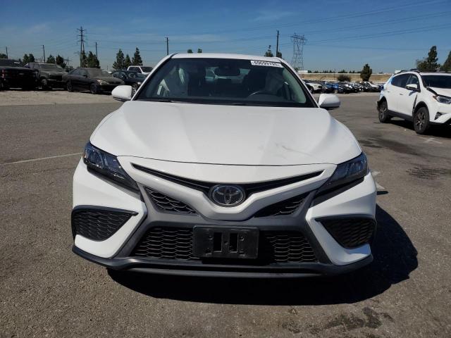 4T1T11AK9PU164796 - 2023 TOYOTA CAMRY SE NIGHT SHADE WHITE photo 5