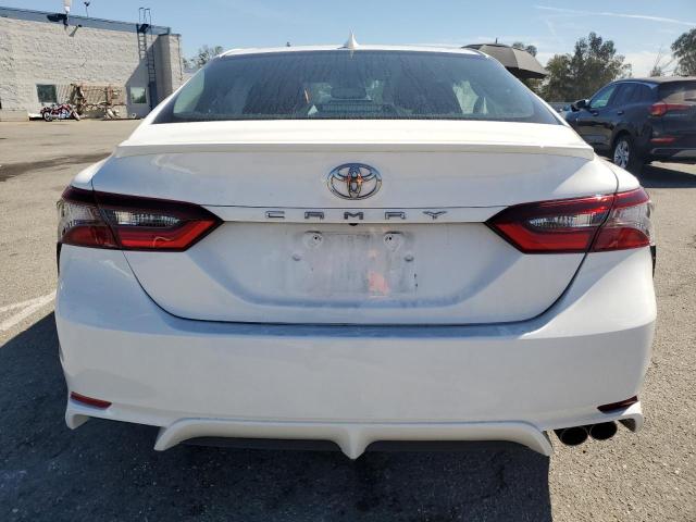 4T1T11AK9PU164796 - 2023 TOYOTA CAMRY SE NIGHT SHADE WHITE photo 6