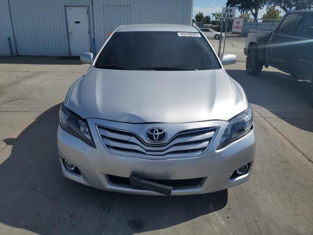 4T1BF3EK5AU053978 - 2010 TOYOTA CAMRY BASE SILVER photo 5