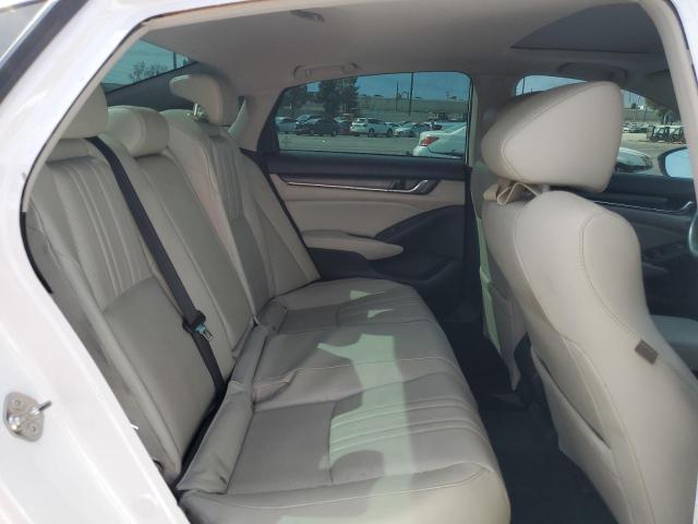 1HGCV1F96JA108548 - 2018 HONDA ACCORD TOURING Белый фото 10