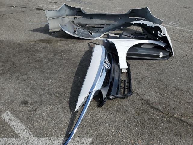 1HGCV1F96JA108548 - 2018 HONDA ACCORD TOURING Белый фото 12