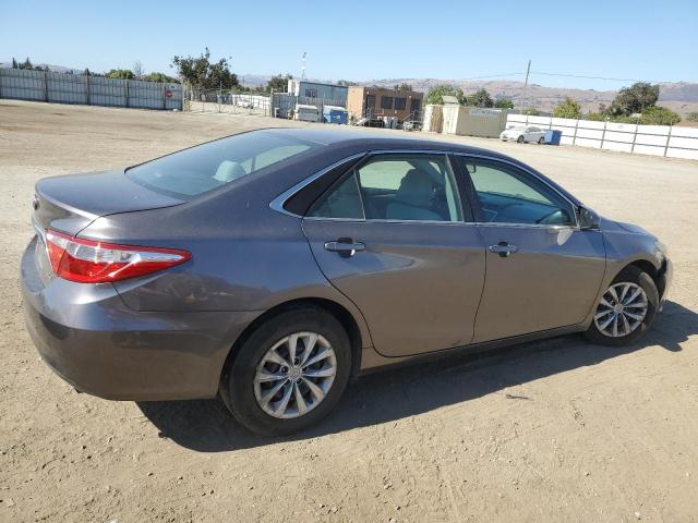 4T1BF1FK7FU076351 - 2015 TOYOTA CAMRY LE GRAY photo 3