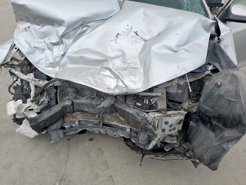 4T1BF1FKXCU569775 - 2012 TOYOTA CAMRY BASE SILVER photo 11