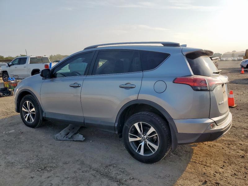 2T3WFREV3HW371341 - 2017 TOYOTA RAV4 XLE Сріблястий фото 2