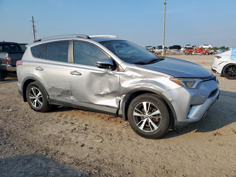 2T3WFREV3HW371341 - 2017 TOYOTA RAV4 XLE Сріблястий фото 4