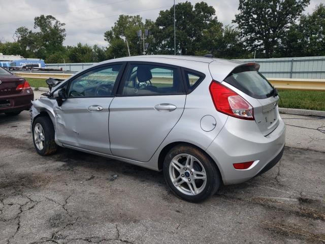 3FADP4EJ7KM139862 - 2019 FORD FIESTA SE Silber Foto 2