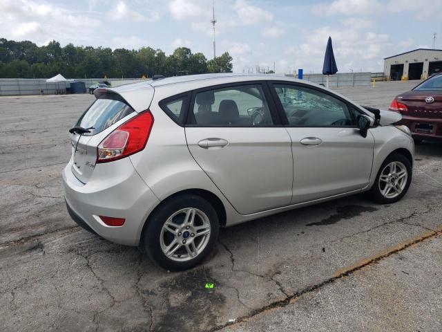3FADP4EJ7KM139862 - 2019 FORD FIESTA SE Silber Foto 3
