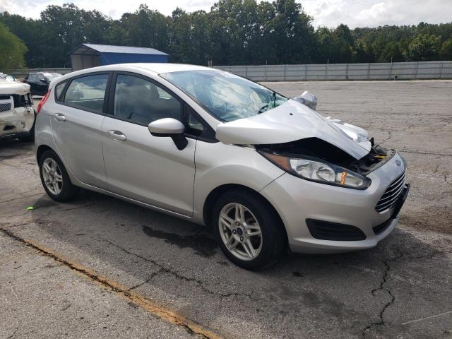 3FADP4EJ7KM139862 - 2019 FORD FIESTA SE Silber Foto 4