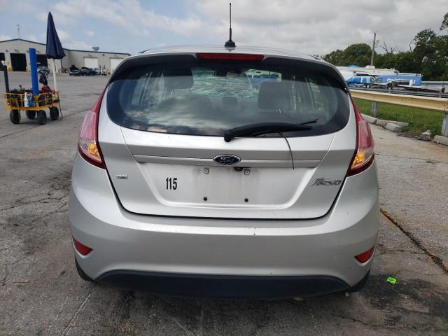 3FADP4EJ7KM139862 - 2019 FORD FIESTA SE Silber Foto 6