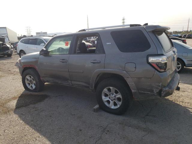 JTEBU5JR7J5589944 - 2018 TOYOTA 4RUNNER SR GRAY photo 2