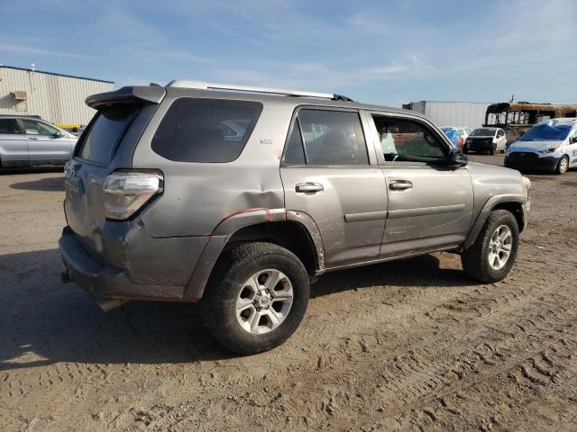 JTEBU5JR7J5589944 - 2018 TOYOTA 4RUNNER SR GRAY photo 3