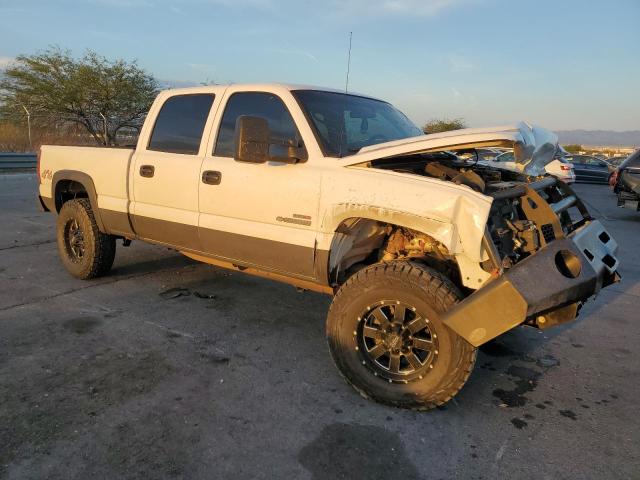 1GCHK23286F118664 - 2006 CHEVROLET SILVERADO K2500 HEAVY DUTY WHITE photo 4